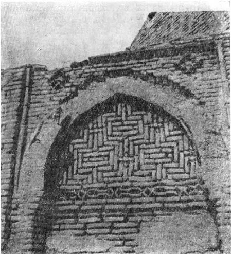 Мавзолей Аламбердара, нач. XI в. близ г. Керки (Туркменистан). Фрагмент фасада